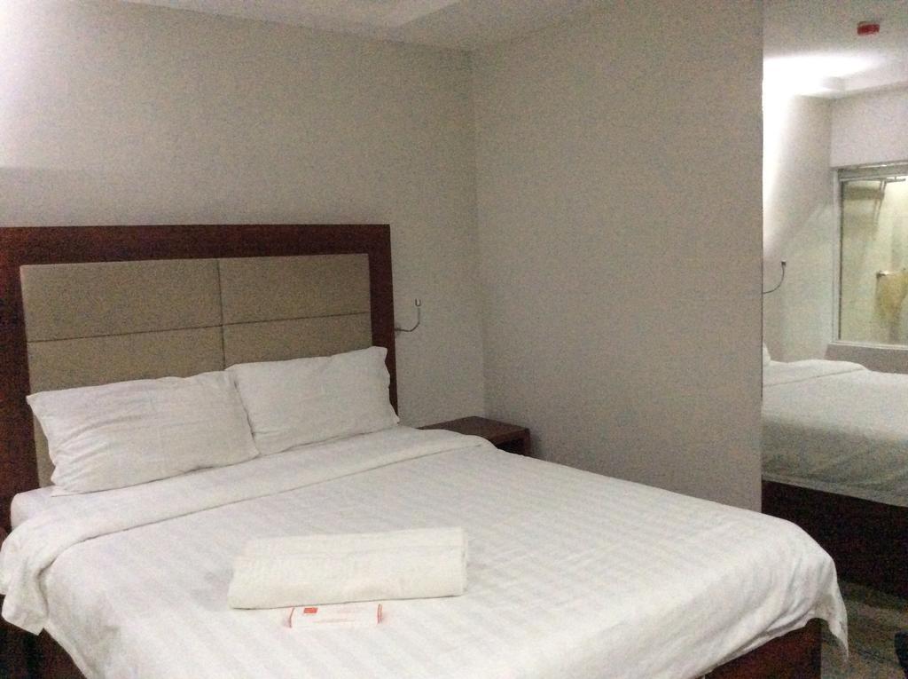 Cherry Midtown Hotel Олонгапо Номер фото