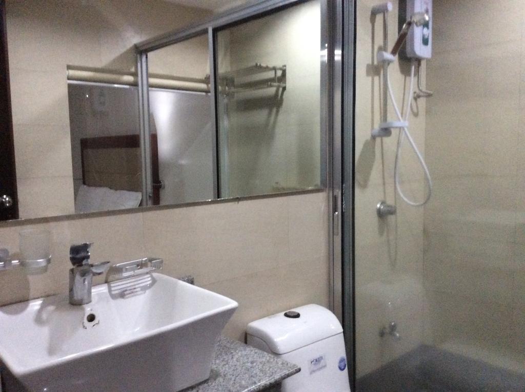 Cherry Midtown Hotel Олонгапо Номер фото