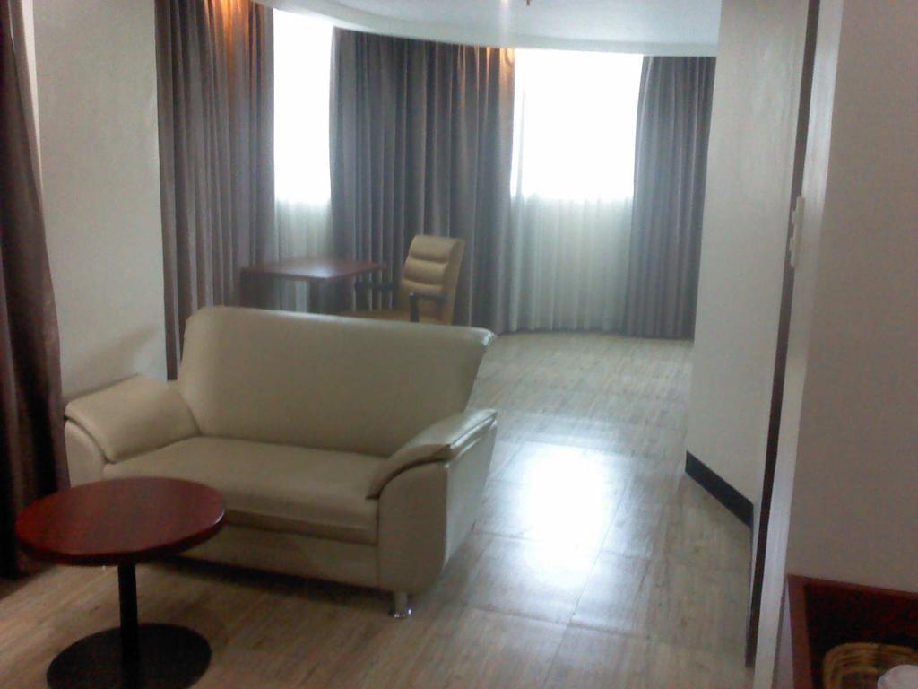 Cherry Midtown Hotel Олонгапо Номер фото